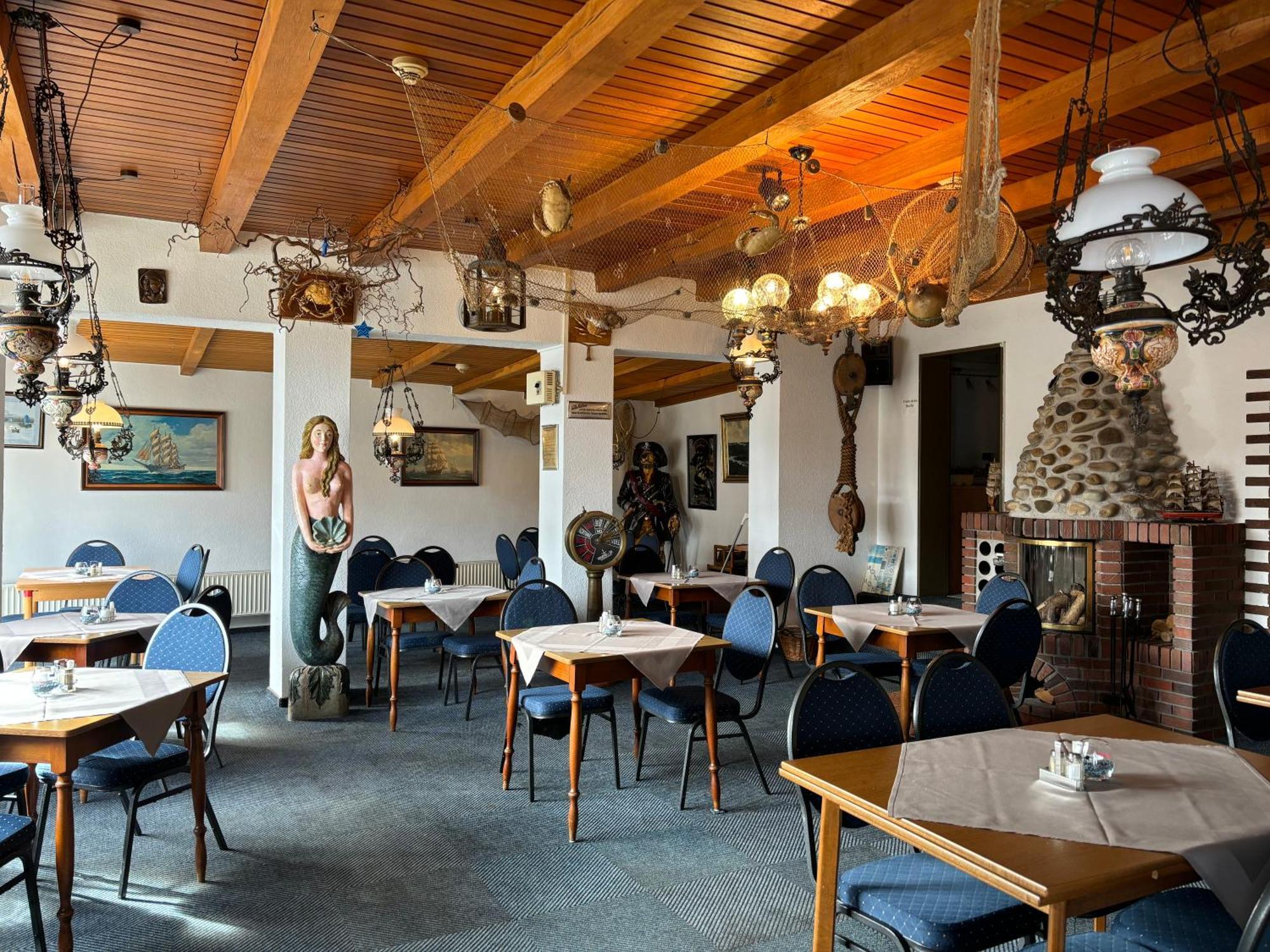Hotel-Restaurant Cafe Caro Carolinensiel Exterior foto